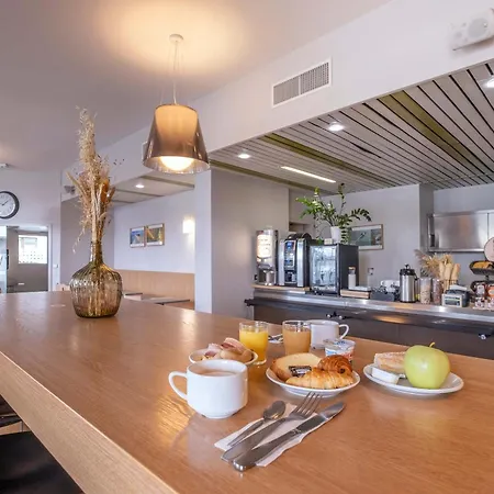 La Rochelle Centre Hotel 2*