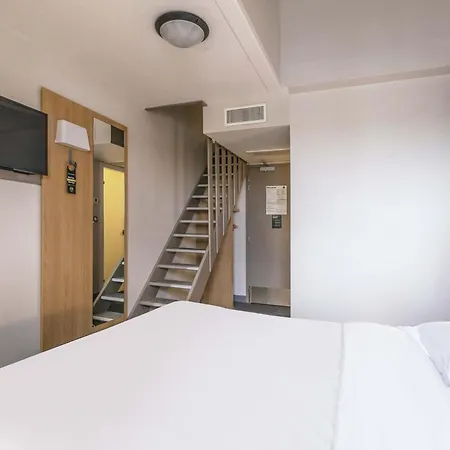 La Rochelle Centre Hotel 2*