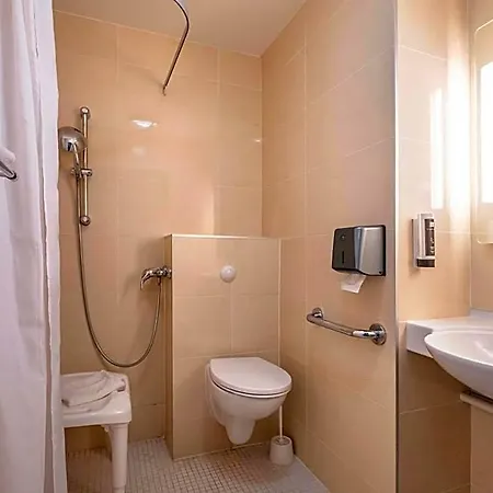 Centre Hotel 3*